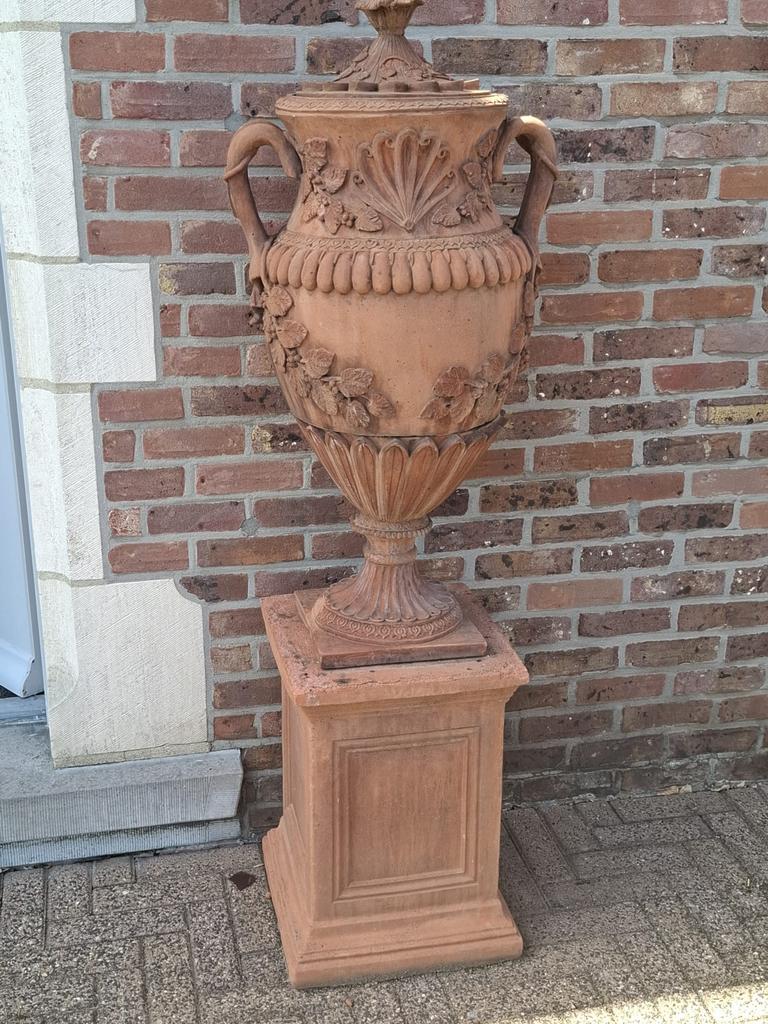 2 terracotta tuinvazen op sokkel, Jardin & Terrasse, Vases de jardin, Enlèvement, Utilisé