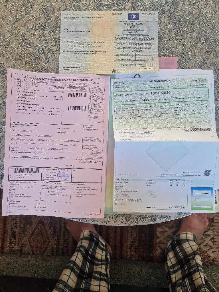 Toyota ayo, Autos, Toyota, Rouge, Achat, 50 kW, Noir