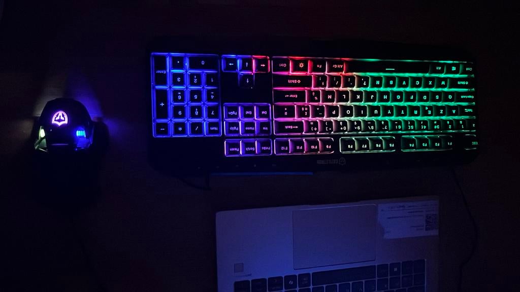 RGB Toetsenbord en Muis moet snel weg, 1 joueur, Enlèvement, Comme neuf, À partir de 12 ans