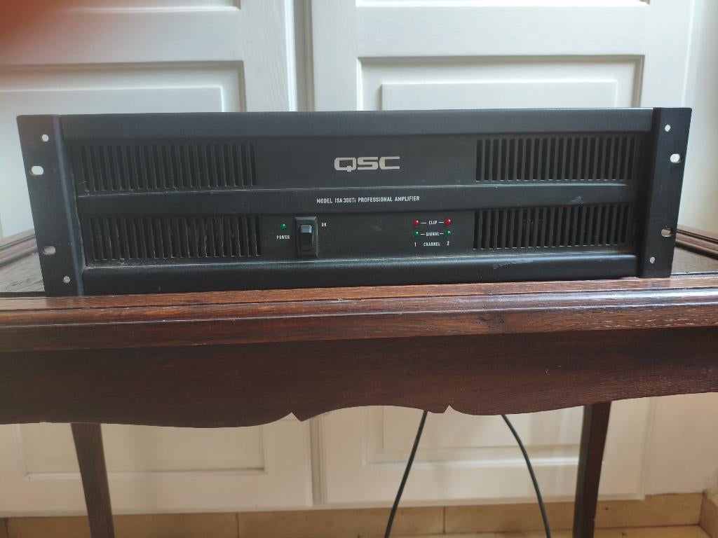 QSC eindversterker Model 300 TI, Musique & Instruments, Amplis | Clavier, Moniteur & Sono, Comme neuf, Autres types, Moins de 500 watts