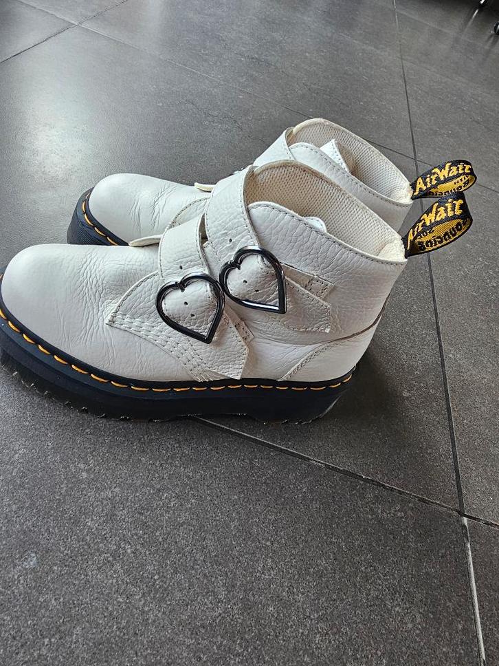 Witte Dr. Martens devon heart laarsjes maat 38, Kleding | Dames, Schoenen, Zo goed als nieuw, Wit, Ophalen