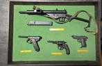 Miniatuur wapens in een lijst, Verzamelen, Militaria | Algemeen, Ophalen of Verzenden