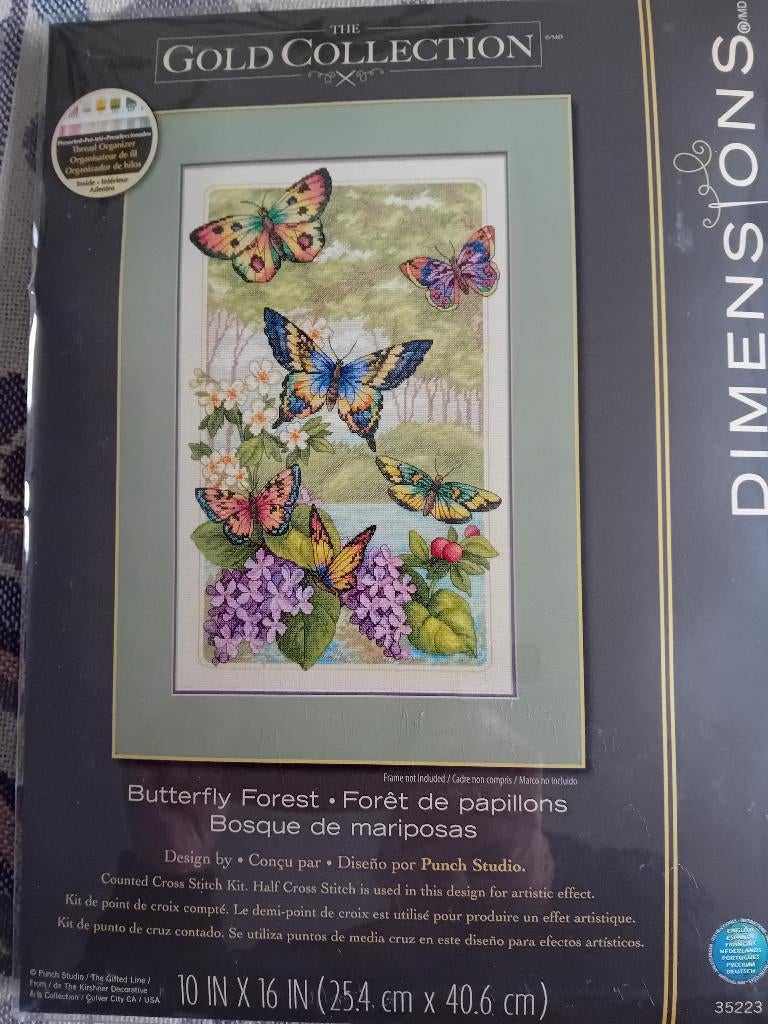 Borduurpakket Butterfly Forest van Dimensions Gold, Hobby en Vrije tijd, Borduren en Borduurmachines, Nieuw, Borduurpakket, Verzenden