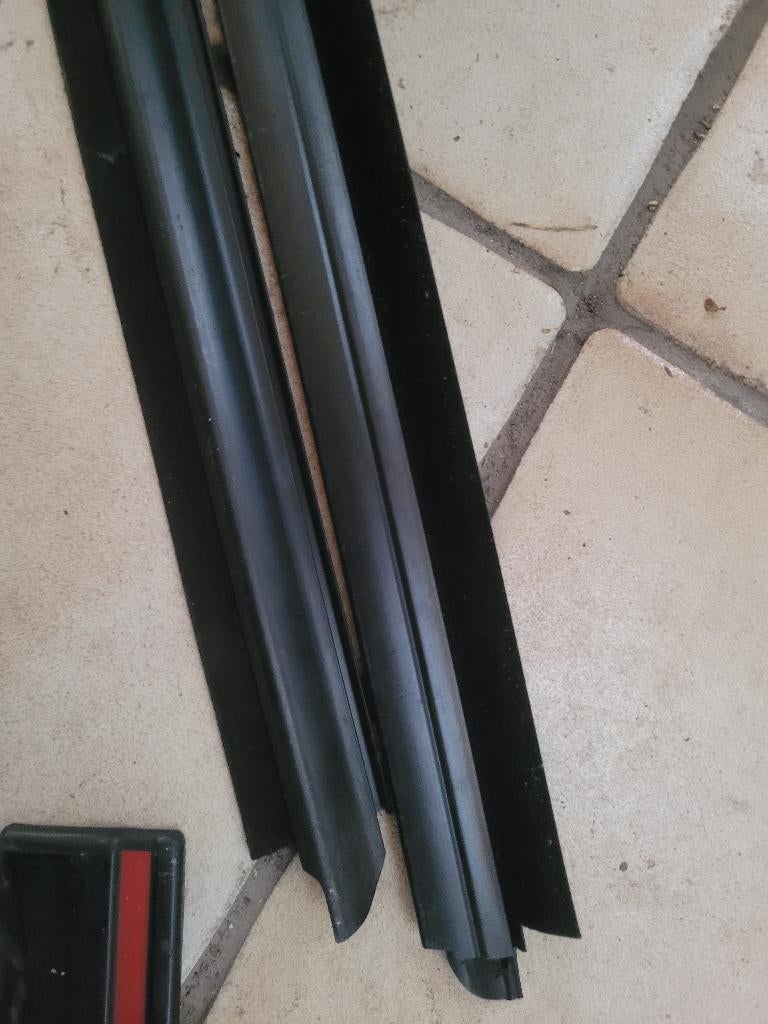 Paire lèche-vitres AV d'origine Skoda Felicia - NEUF (OEM), Neuf, Enlèvement, Skoda, Porte