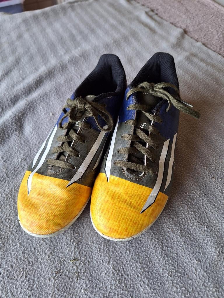 Chaussures de football en gazon artificiel taille 35 (Adidas, Enlèvement ou Envoi