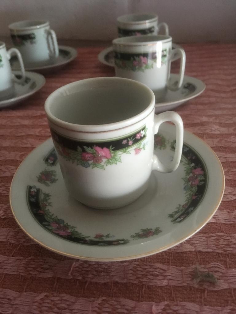 6 mokkatasjes + schoreltjes, Ophalen