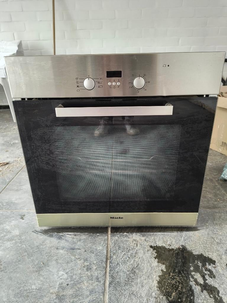Four encastré Miele, Enlèvement, Utilisé