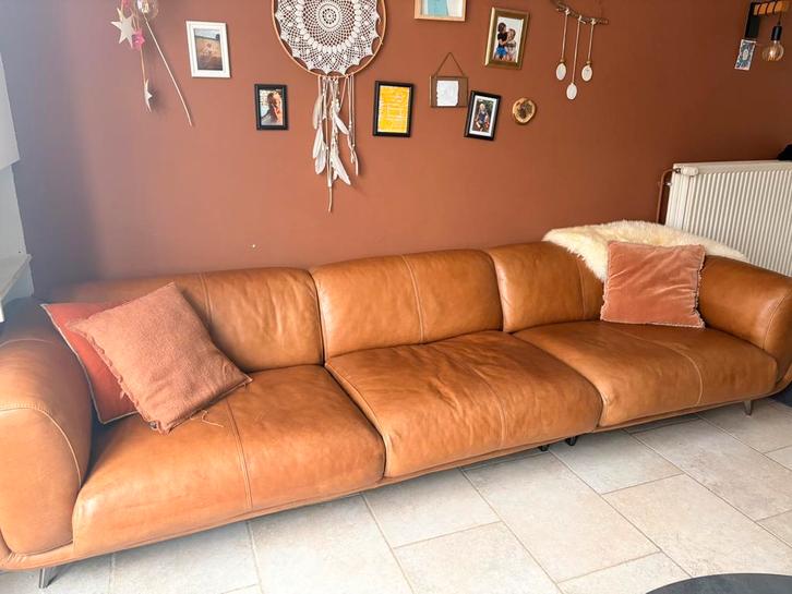 Grote cognac lederen zetel 4 zit – 3,20 m – Domicil, Huis en Inrichting, Zetels | Zetels, Zo goed als nieuw, Rechte bank, Vierpersoons of meer