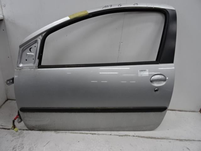PORTE AVANT GAUCHE Peugeot 107 (01-2005/05-2014), Autos : Pièces & Accessoires, Gauche, Mevr. I. Hauben, Utilisé, Porte