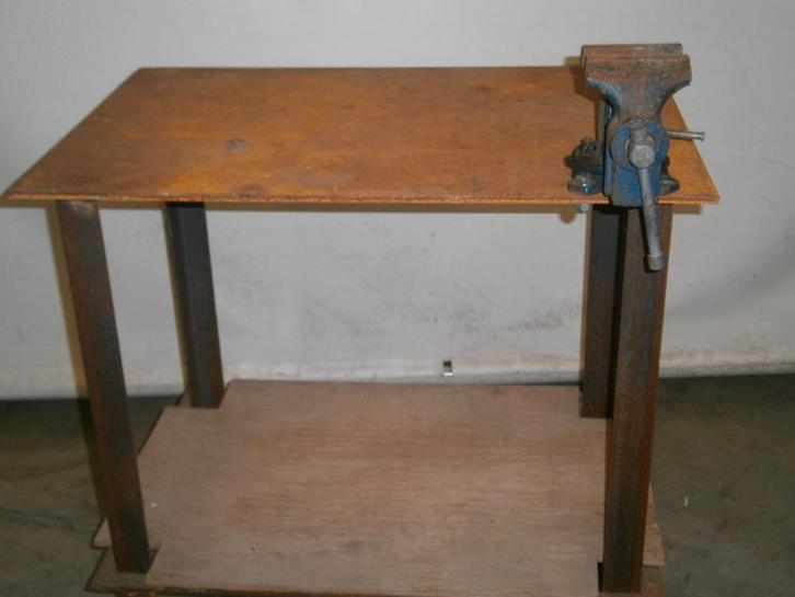 Établi en métal lourd., Bricolage & Construction, Établis, Comme neuf, Étau, Enlèvement