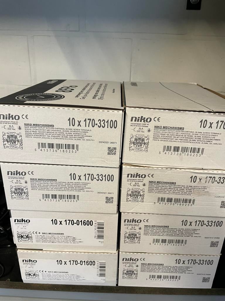 Stopcontacten x60 wisselschakelaar x20, Ophalen, Nieuw