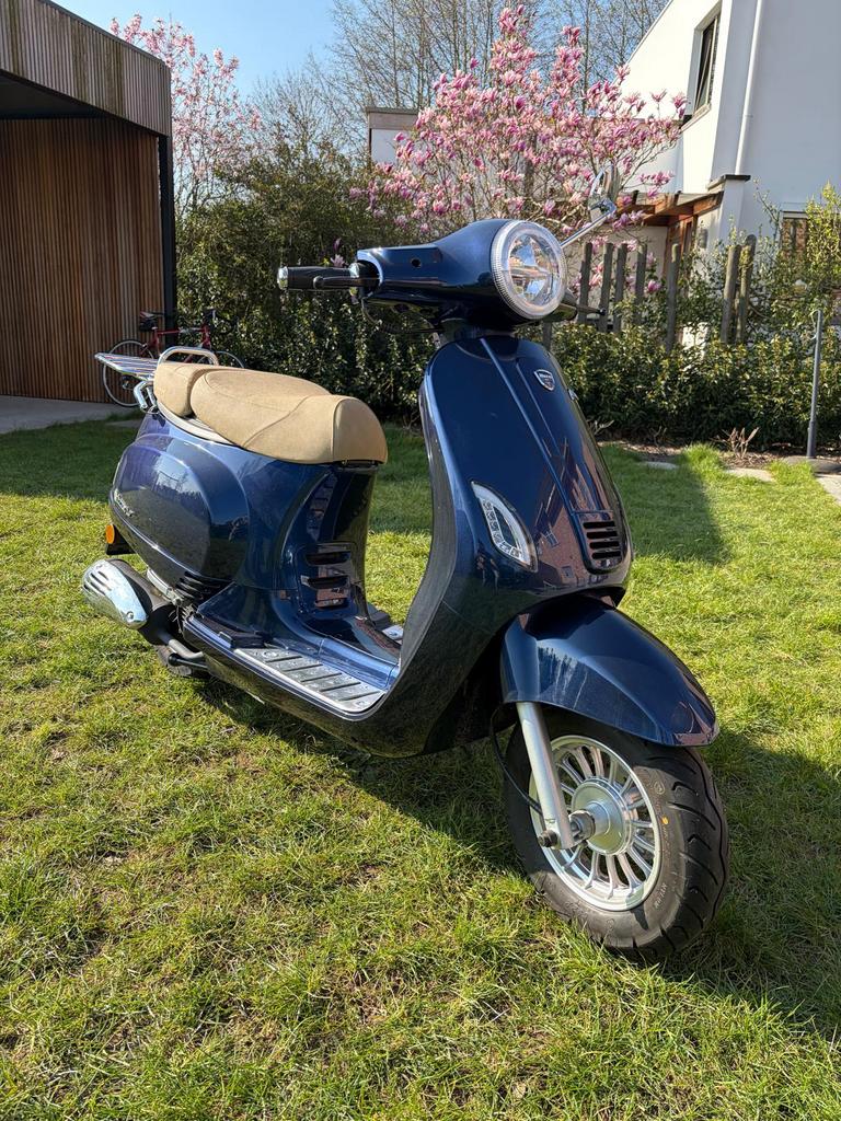 Neco Azzuro 125cc scooter – 274 km – bijna nieuw (2024), Fietsen en Brommers, Ophalen, Zo goed als nieuw