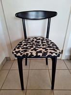 Leuke zwarte stoel met kussen in koemotief, Ophalen