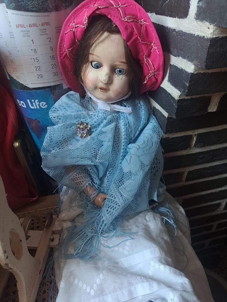 Poupée ancienne, Enlèvement, Poupée