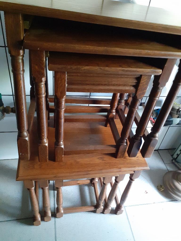 Lot 9 stuks bijzet tafeltjes 2 x 3 uitschuifbare en 3 losse, Ophalen