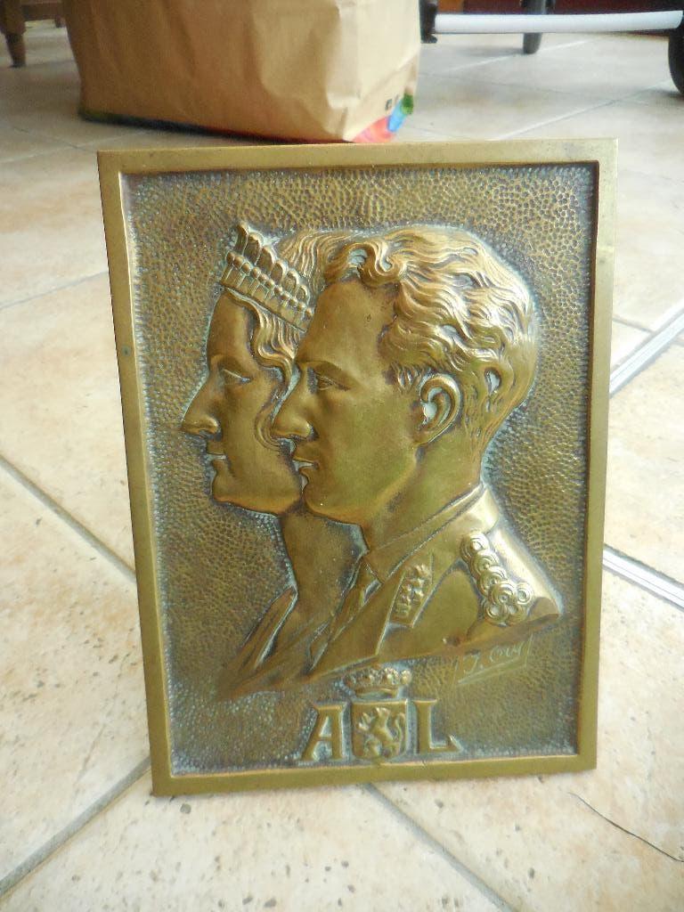 Bronzen plaquette Koning Leopold en Koningin Astrid, Verzamelen, Verzenden