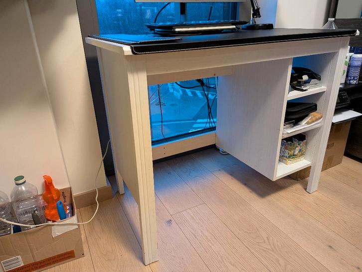 Petit bureau blanc IKEA BRUSALI, Huis en Inrichting, Bureaus, Bureau, Ophalen