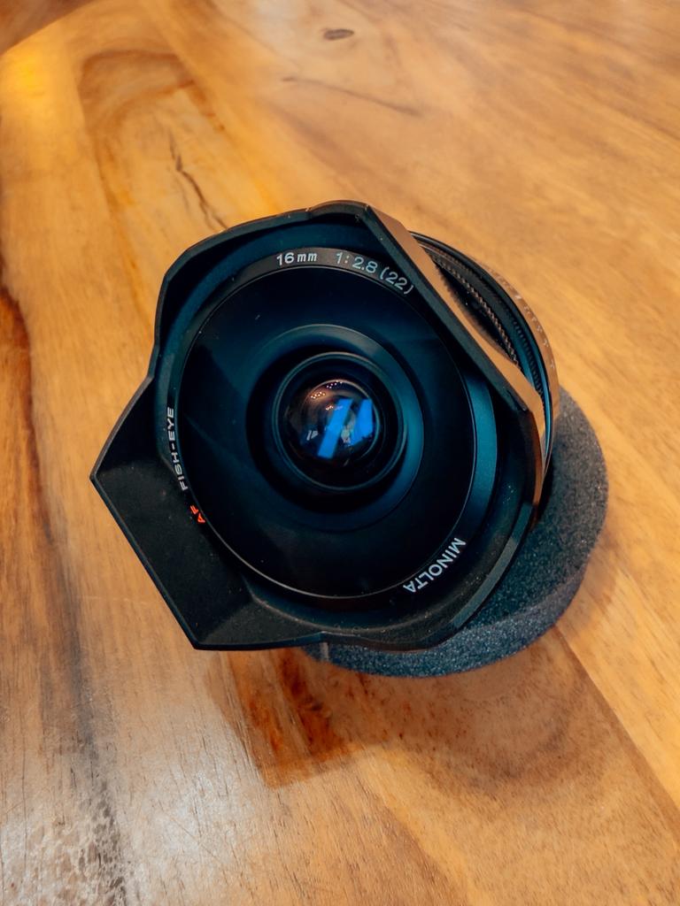 Objectif Minolta AF 16mm f/2.8 Fisheye en parfait état., TV, Hi-fi & Vidéo, Photo | Lentilles & Objectifs, Comme neuf, Enlèvement ou Envoi