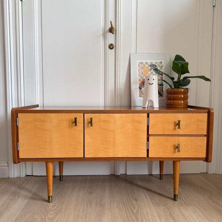 Vintage lowboard, Maison & Meubles, Armoires | Mobilier de télévision, Comme neuf, Enlèvement
