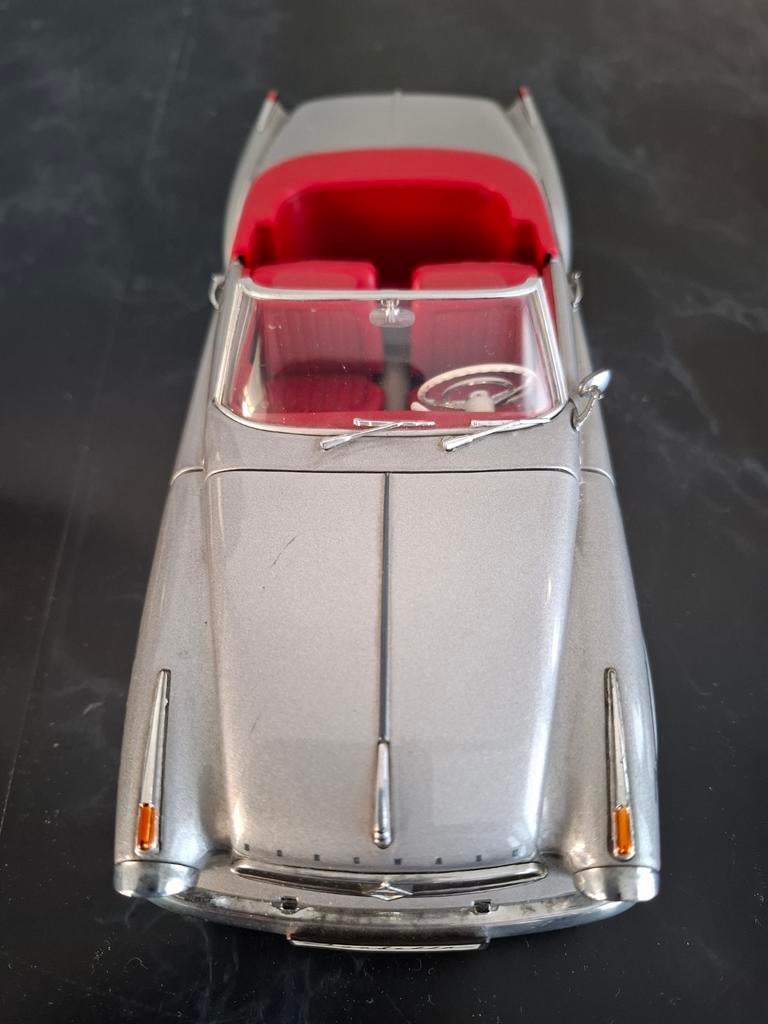 Borgward Isabella cabrio Revell 1/18, Ophalen of Verzenden, Revell