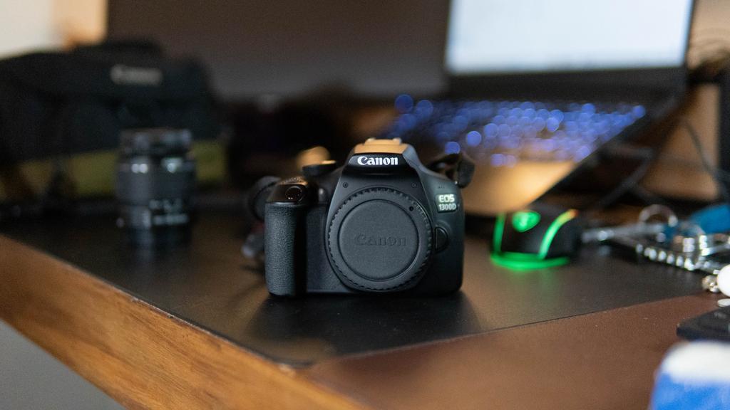 Canon EOS 1300D + objectif 18-55 mm f/3.5-5.6, Ophalen, Gebruikt, Canon