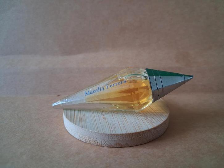 Mini parfum Marella Ferrera miniature collection faire offre, Collections, Parfums, Comme neuf, Miniature, Plein, Enlèvement ou Envoi