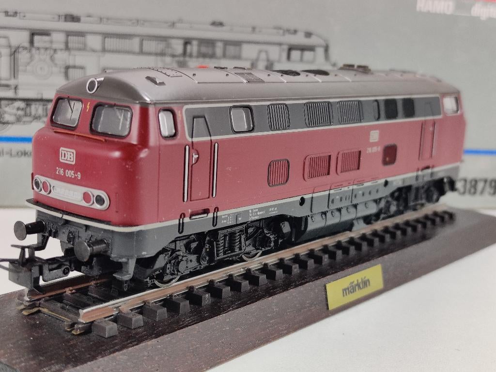 Marklin 3879 Diesellocomotief  DB, Hobby & Loisirs créatifs, Trains miniatures | HO, Utilisé, Locomotive, Märklin, Enlèvement ou Envoi