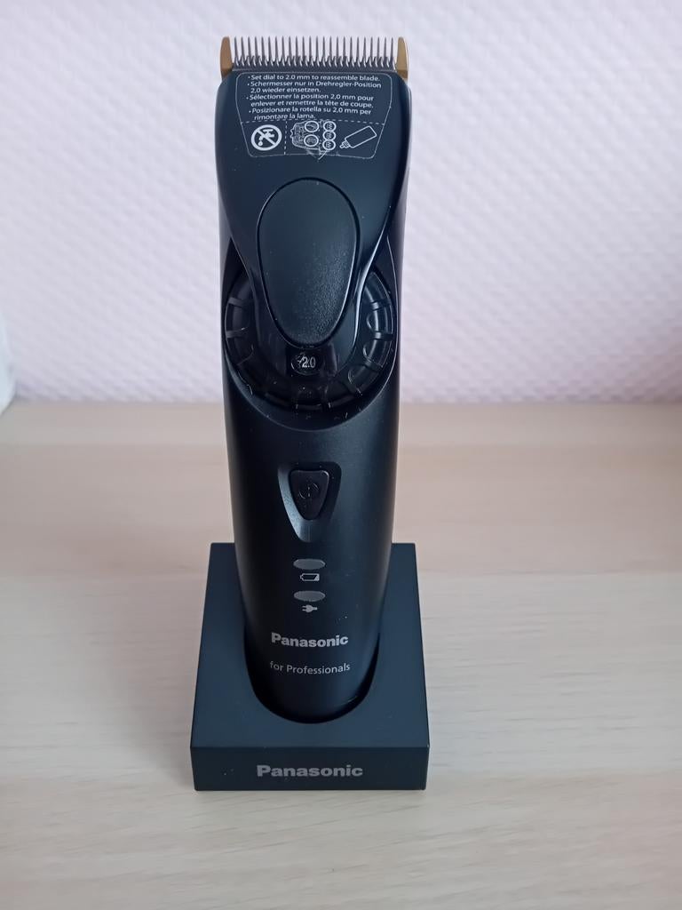 Tondeuse  professionnelle Panasonic barbes et cheveux, Enlèvement