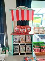 Speelgoed houten winkeltje / poppenkast + GRATIS winkelkar, Kinderen en Baby's, Speelgoed | Educatief en Creatief, Ophalen, Zo goed als nieuw