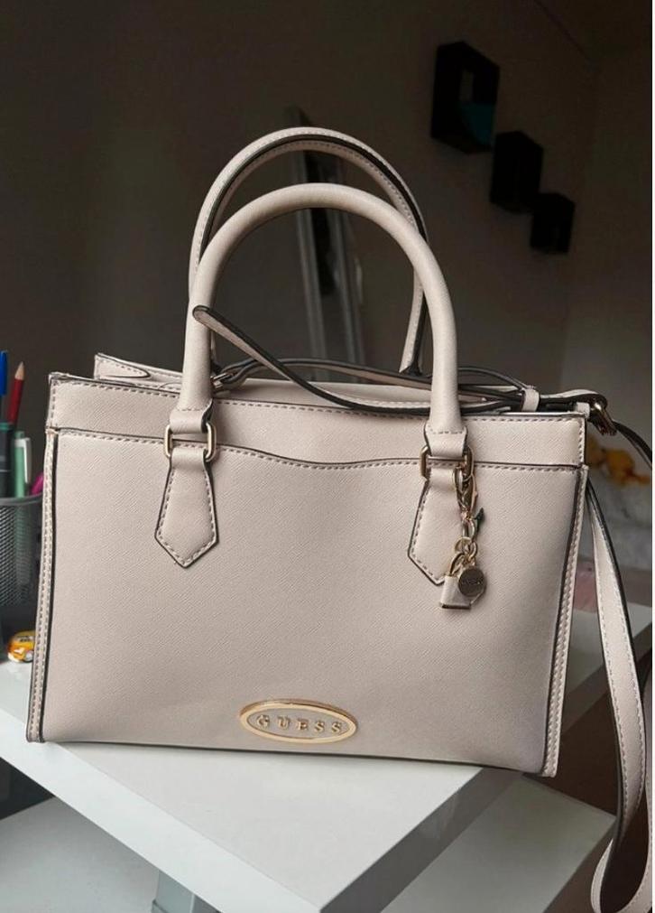Guess dameshandtas, Handtassen en Accessoires, Tassen | Damestassen, Nieuw, Handtas, Beige, Ophalen of Verzenden