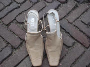 GRATIS VERZENDEN NIEUWE BEIGE  FIRETTI PUMPS 39 beschikbaar voor biedingen