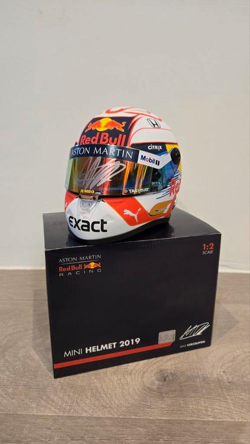 Gesigneerde 1/2 RedBull Racing Max Verstappen helm, Verzamelen, Automerken, Motoren en Formule 1, Zo goed als nieuw, Formule 1