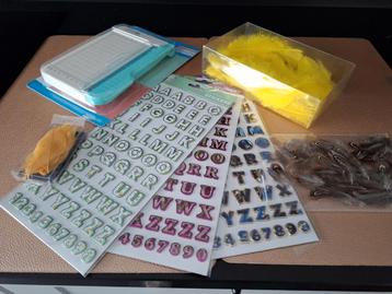 Hobbymateriaal voor kaarten te maken  beschikbaar voor biedingen