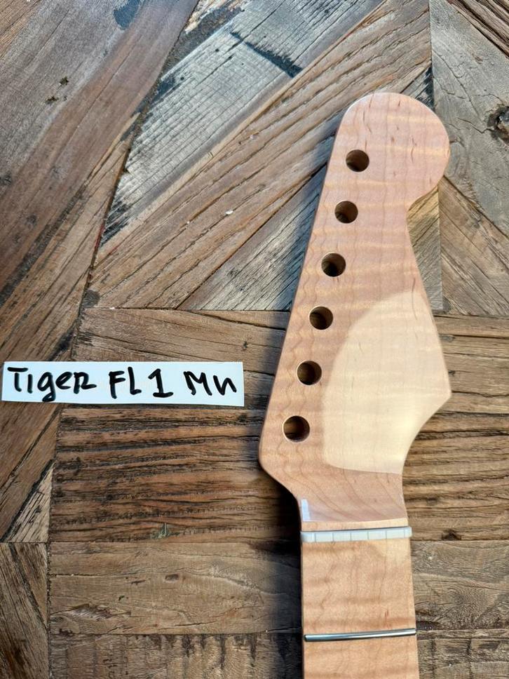 Stratocaster Tiger Flamed Maple neck” TigerFL-1MN, Muziek en Instrumenten, Instrumenten | Onderdelen, Zo goed als nieuw, Verzenden