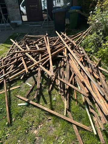 Brandhout-onbehandelde panlatten met koperen haakjes beschikbaar voor biedingen