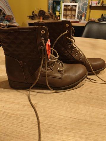 Korte laarzen beschikbaar voor biedingen