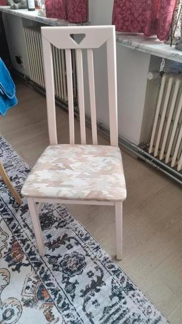 2 eetkamerstoelen beschikbaar voor biedingen