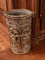 Een bronzen situla voor heilig of minder heilig water, Enlèvement ou Envoi, Bronze