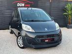 Peugeot 107 1.0i Trendy (bj 2013), Auto's, Peugeot, Stof, Zwart, Blauw, Bedrijf