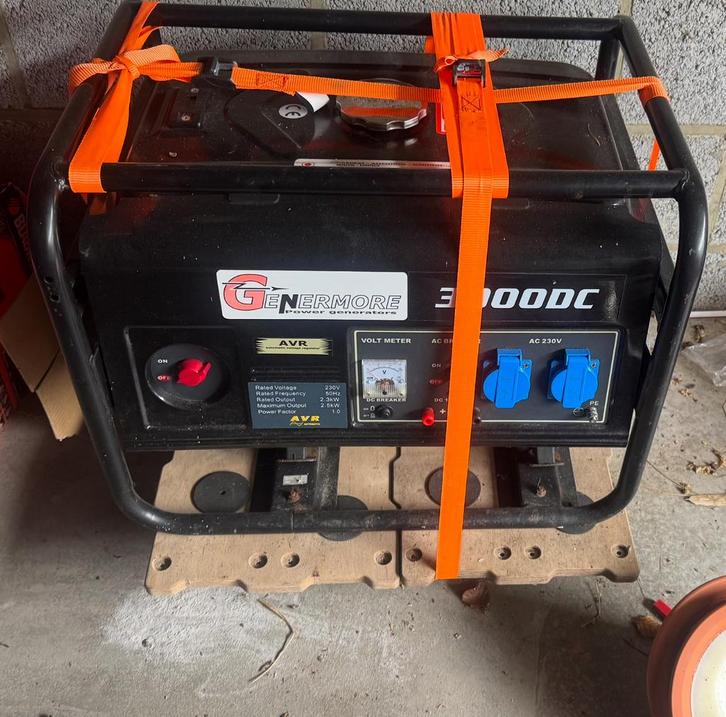 Generateur, Doe-het-zelf en Bouw, Aggregaten, Zo goed als nieuw, Benzine, 30 kVA of meer, Ophalen