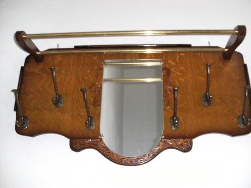 Vintage kapstok , het hout rond de spiegel is uitgewerkt, Huis en Inrichting, Woonaccessoires | Kapstokken, Zo goed als nieuw