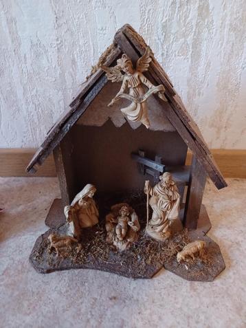 Mooie klassieke kerststal in perfecte staat beschikbaar voor biedingen