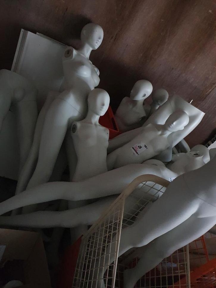 Mannequins et articles divers, Articles professionnels, Aménagement de Bureau & Magasin | Commerce & Inventaire, Enlèvement