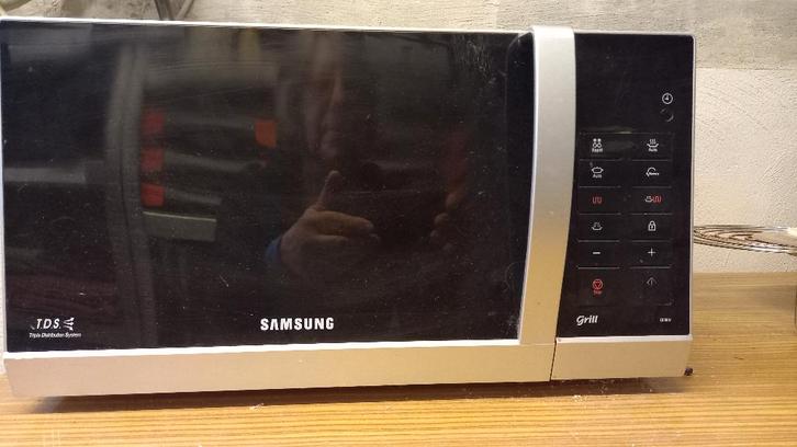 microgolfoven/grill Samsung GE86N, Elektronische apparatuur, Microgolfovens, Zo goed als nieuw, Vrijstaand, Microgolfoven, Minder dan 45 cm