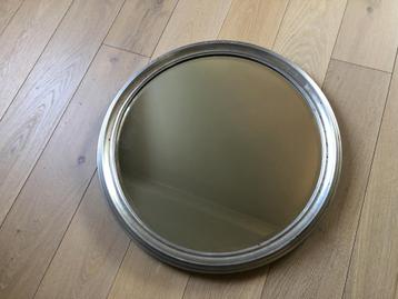 Ronde spiegel  beschikbaar voor biedingen