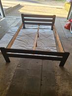 Houten bedframe, type twijfelaar (140 bij 200), Huis en Inrichting, Ophalen, Twijfelaar