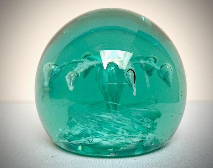 Val Saint Lambert Ancient Sulphide Ball Paper Press, Antiek en Kunst, Antiek | Glaswerk en Kristal, Ophalen of Verzenden