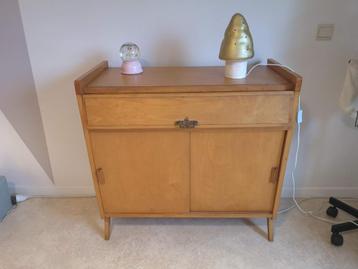 Vintage kastje / commode beschikbaar voor biedingen