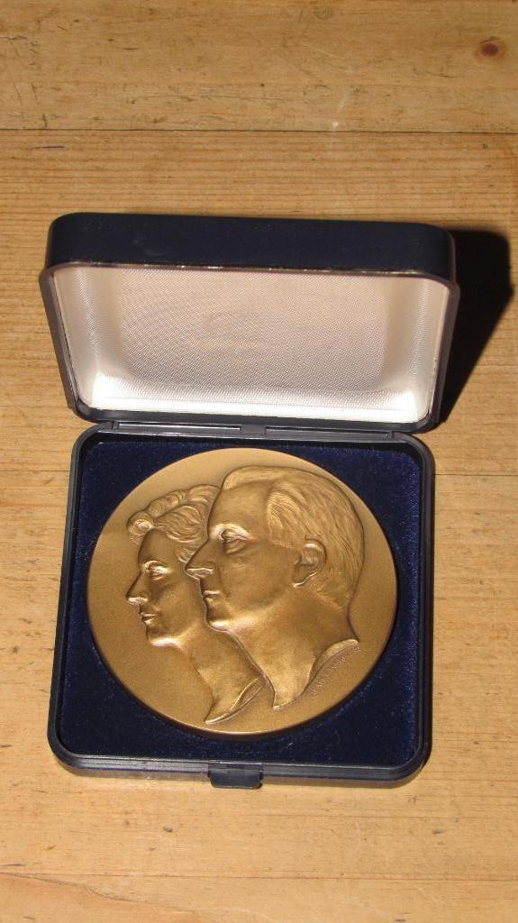 MEDAILLONS Palais Royal Albert I&II, Baudouin, Fabiola, Collections, Maisons royales & Noblesse, Comme neuf, Autres types, Enlèvement ou Envoi