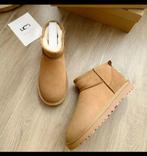 Uggs, Kleding | Dames, Nieuw, Pantoffels of Sloffen, Ophalen of Verzenden, Overige kleuren